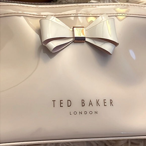 TED BAKER TAUPE PATENT BOW MAKEUP BAG - Picture 2 of 10